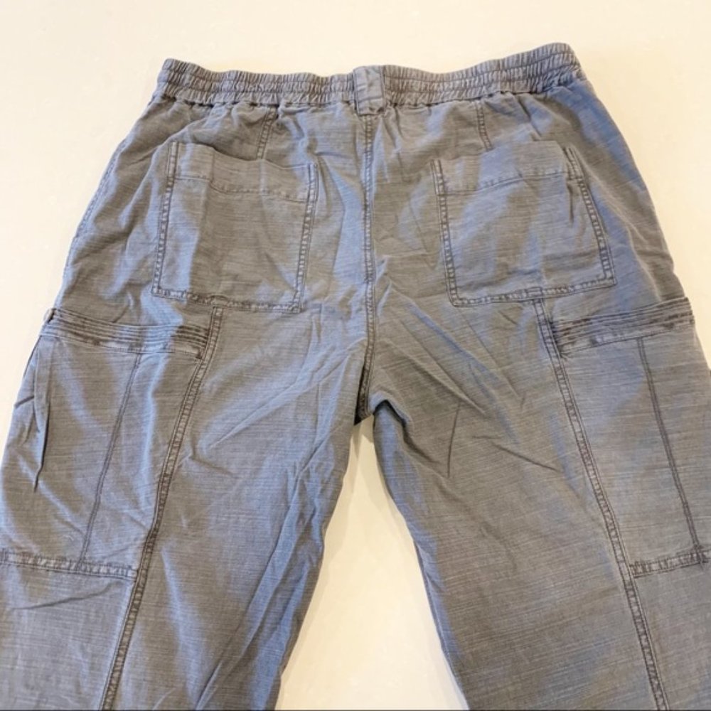 Anthropologie Angela Cropped Cargo Pants Carbon - Picture 3 of 5